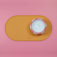 Gamelle pour chat Ziggy sur un tapis de gamelle pour chat Ziggy